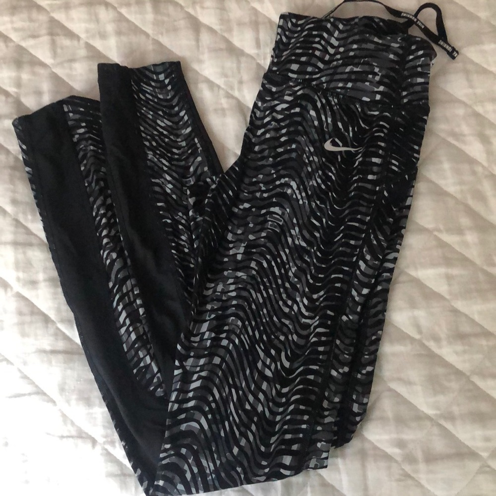 Nike patterned dri-fit long tights size small